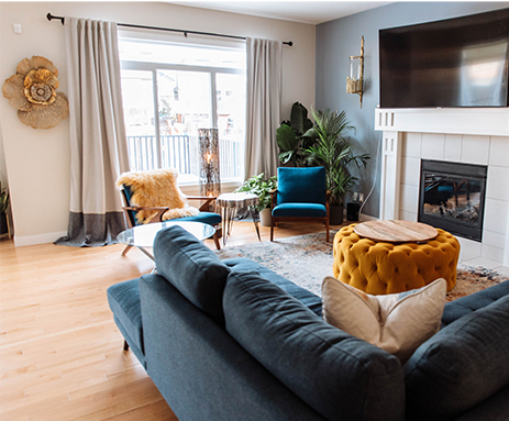 Living room with draperies 